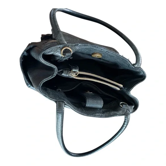 Fossil Black Leather Arm Bag with Front Zip & Flap Pocket - Picture 5 of 8